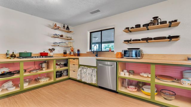 2707 Floral Road NW, Albuquerque, NM 87104