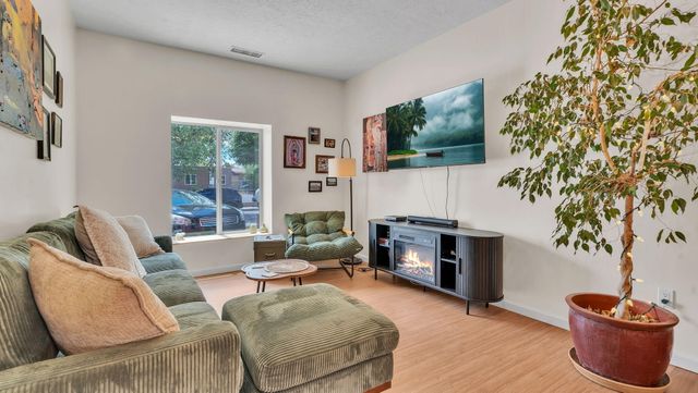 2707 Floral Road NW, Albuquerque, NM 87104