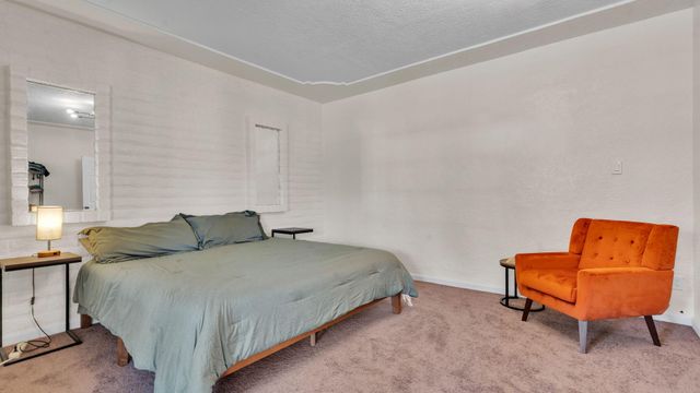 2707 Floral Road NW, Albuquerque, NM 87104