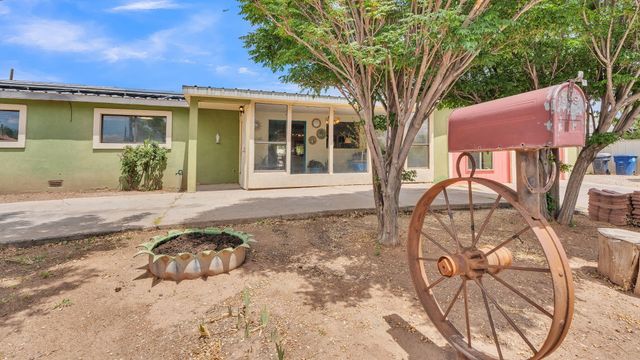 2707 Floral Road NW, Albuquerque, NM 87104