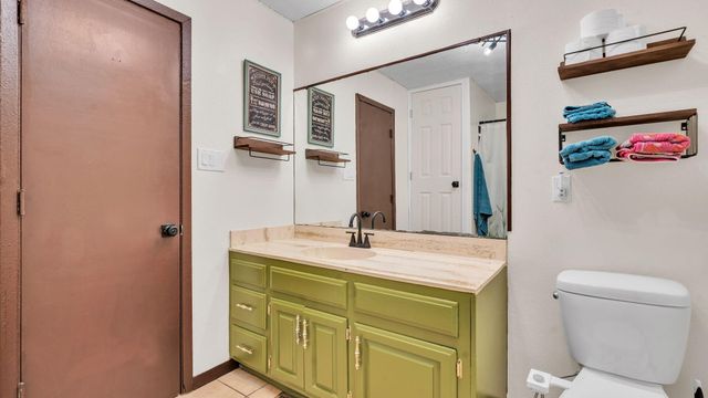 2707 Floral Road NW, Albuquerque, NM 87104