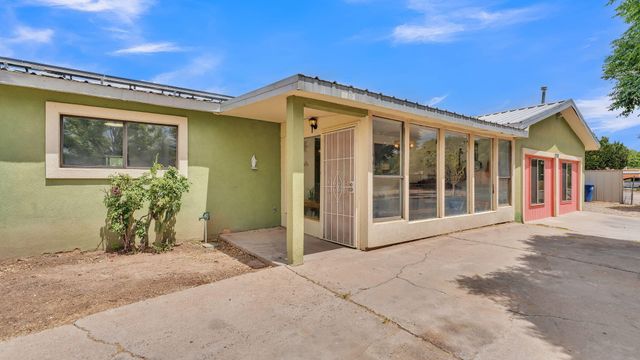 2707 Floral Road NW, Albuquerque, NM 87104
