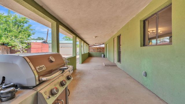 2707 Floral Road NW, Albuquerque, NM 87104