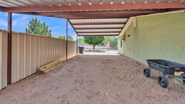 2707 Floral Road NW, Albuquerque, NM 87104