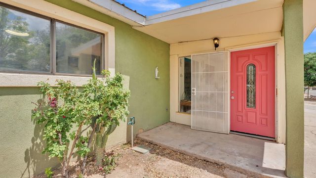2707 Floral Road NW, Albuquerque, NM 87104