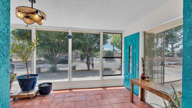 2707 Floral Road NW, Albuquerque, NM 87104