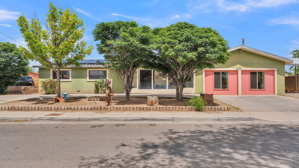 2707 Floral Road NW, Albuquerque, NM 87104