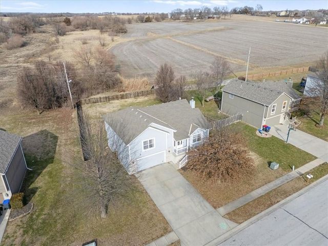 15614 Pebble Terrace, Basehor, KS 66007