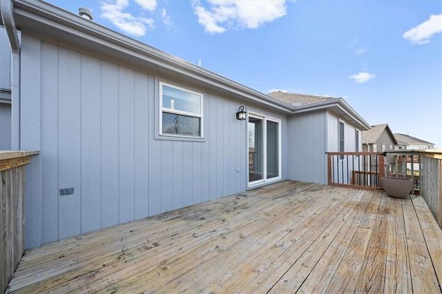 15614 Pebble Terrace, Basehor, KS 66007