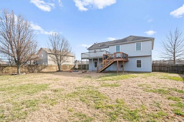 15614 Pebble Terrace, Basehor, KS 66007