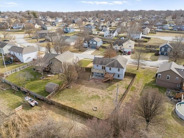 15614 Pebble Terrace, Basehor, KS 66007