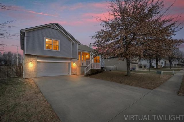 15614 Pebble Terrace, Basehor, KS 66007