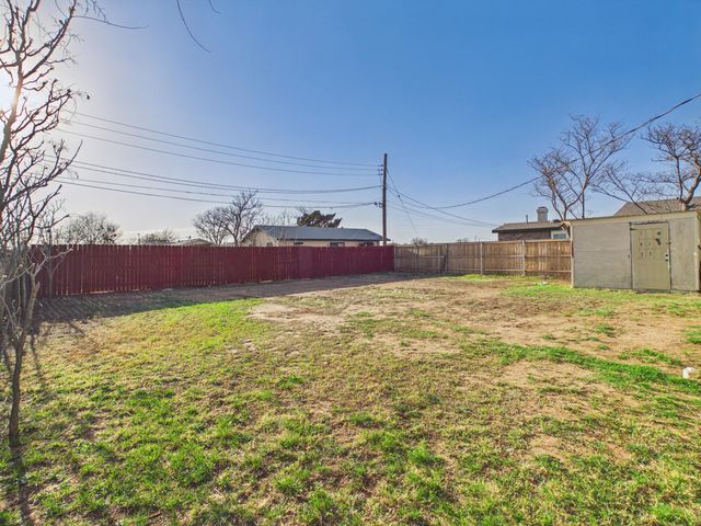 2804 Vanda Avenue, Lubbock, TX 79404