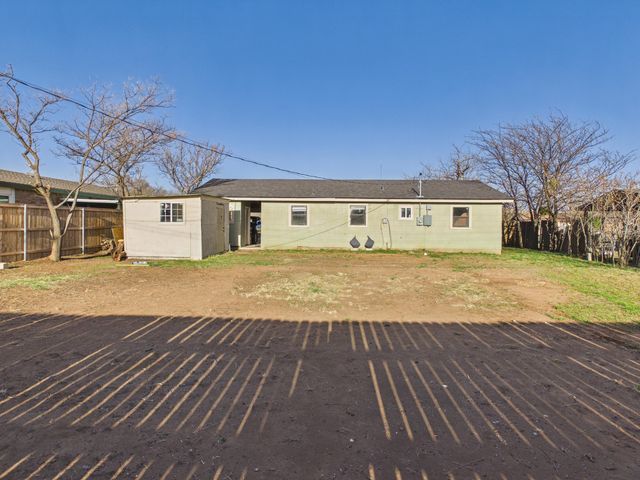 2804 Vanda Avenue, Lubbock, TX 79404