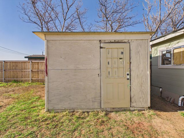 2804 Vanda Avenue, Lubbock, TX 79404