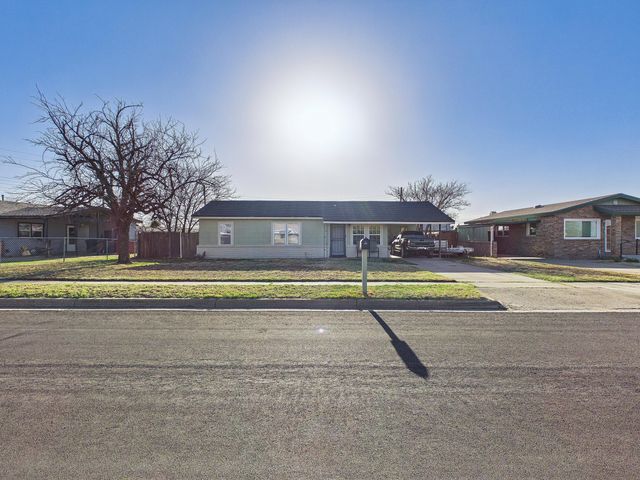 2804 Vanda Avenue, Lubbock, TX 79404