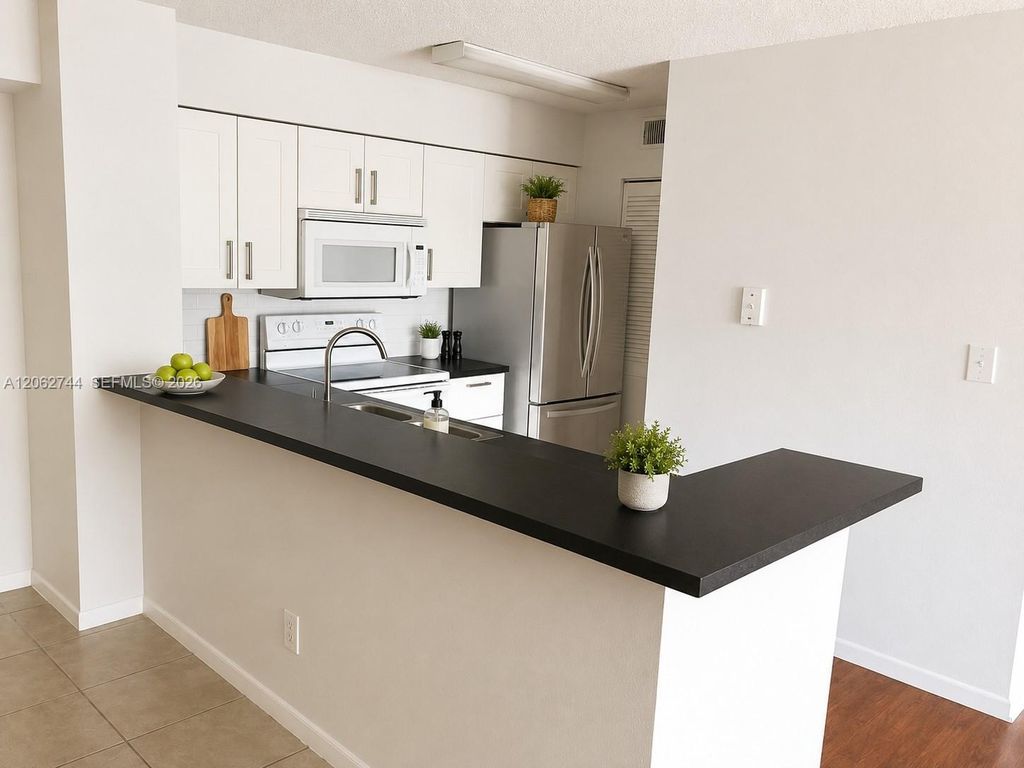 560 S Park 7-23 7-23, Hollywood, FL 33021