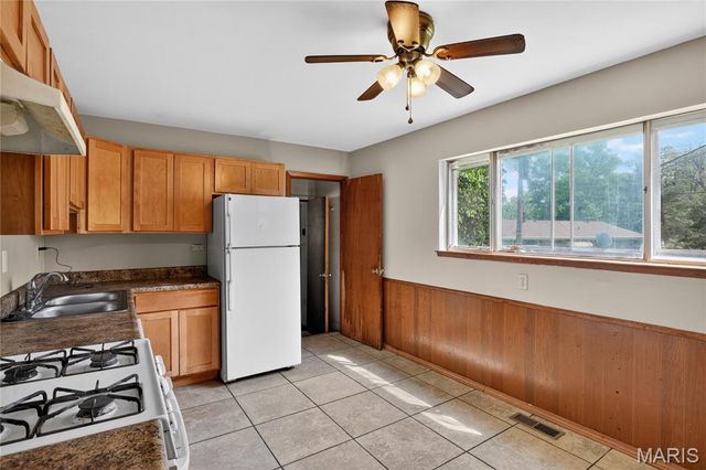 1742 Bradshaw Drive, St Louis, MO 63136