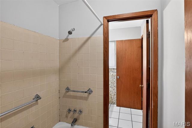 1742 Bradshaw Drive, St Louis, MO 63136