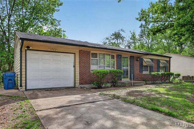 1742 Bradshaw Drive, St Louis, MO 63136