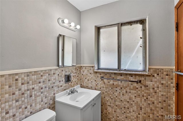 1742 Bradshaw Drive, St Louis, MO 63136