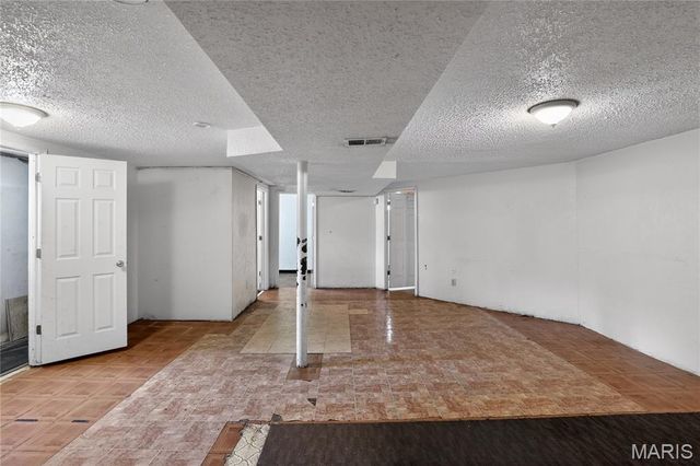 1742 Bradshaw Drive, St Louis, MO 63136