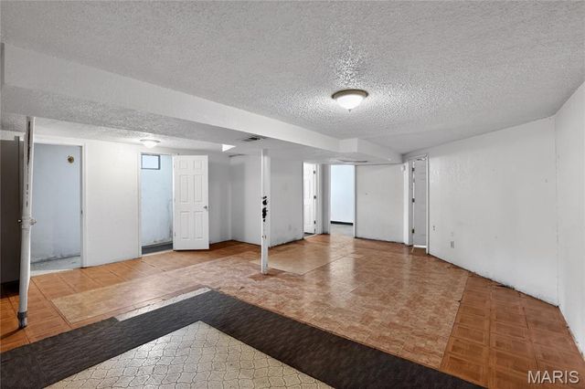 1742 Bradshaw Drive, St Louis, MO 63136