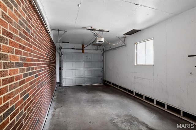 1742 Bradshaw Drive, St Louis, MO 63136