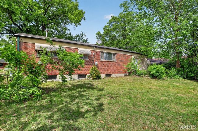 1742 Bradshaw Drive, St Louis, MO 63136
