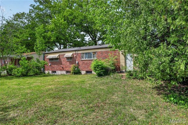 1742 Bradshaw Drive, St Louis, MO 63136