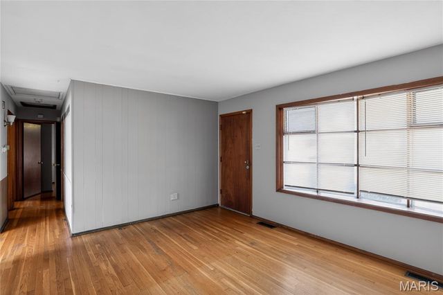 1742 Bradshaw Drive, St Louis, MO 63136