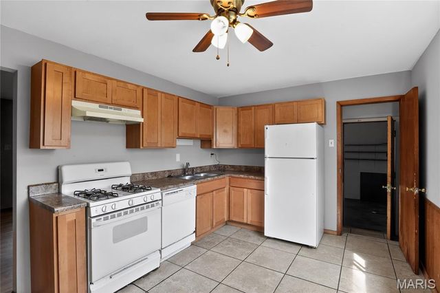 1742 Bradshaw Drive, St Louis, MO 63136