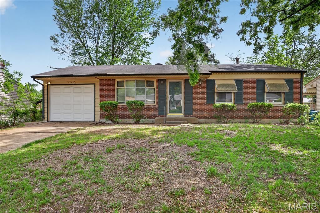 1742 Bradshaw Drive, St Louis, MO 63136