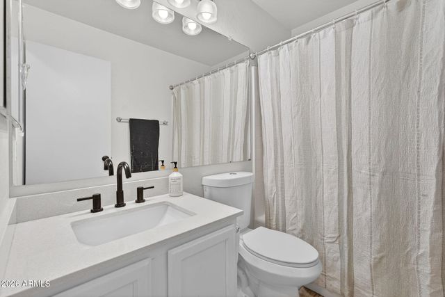 1365 W VAUGHN Avenue W, Gilbert, AZ 85233