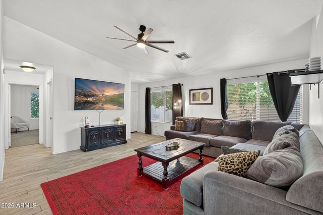 1365 W VAUGHN Avenue W, Gilbert, AZ 85233