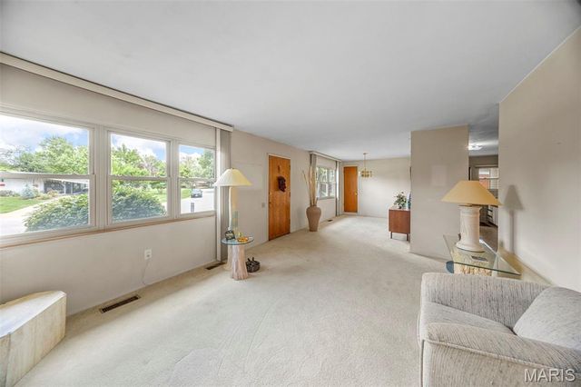 2700 Suffolk Place, Florissant, MO 63033