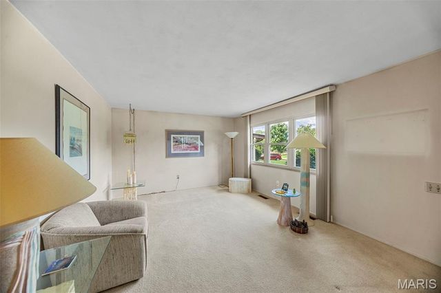 2700 Suffolk Place, Florissant, MO 63033