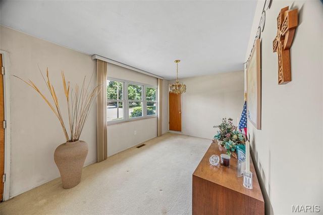 2700 Suffolk Place, Florissant, MO 63033