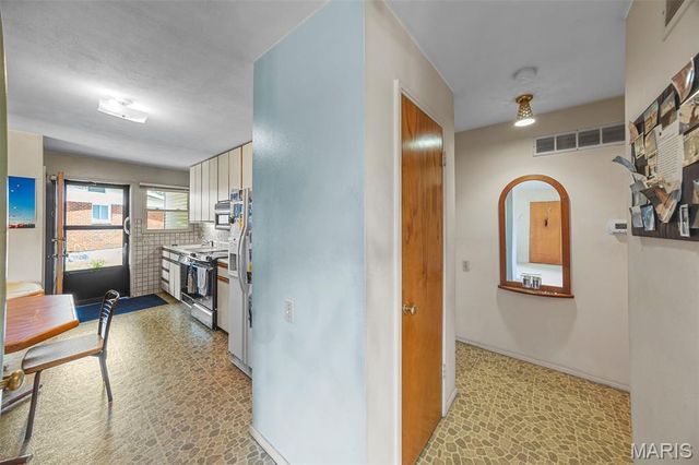 2700 Suffolk Place, Florissant, MO 63033