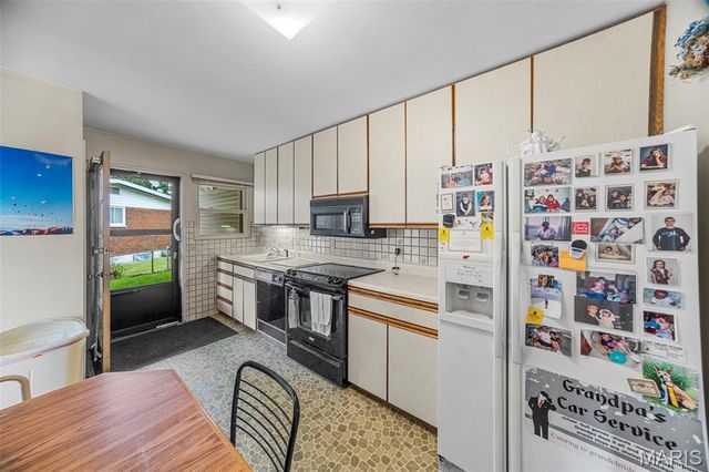 2700 Suffolk Place, Florissant, MO 63033