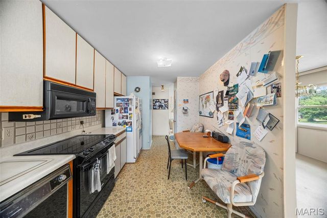 2700 Suffolk Place, Florissant, MO 63033