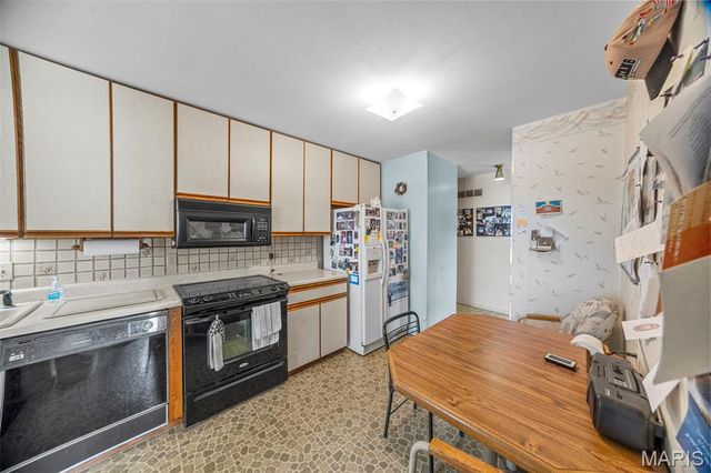 2700 Suffolk Place, Florissant, MO 63033