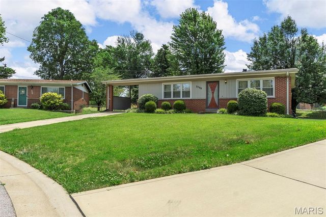 2700 Suffolk Place, Florissant, MO 63033