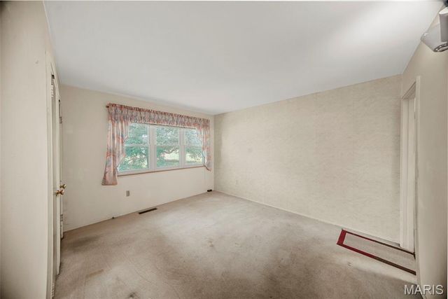 2700 Suffolk Place, Florissant, MO 63033