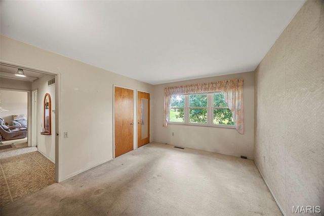 2700 Suffolk Place, Florissant, MO 63033