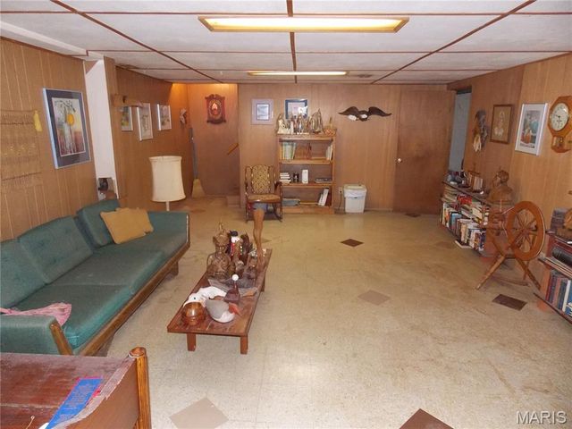 2700 Suffolk Place, Florissant, MO 63033