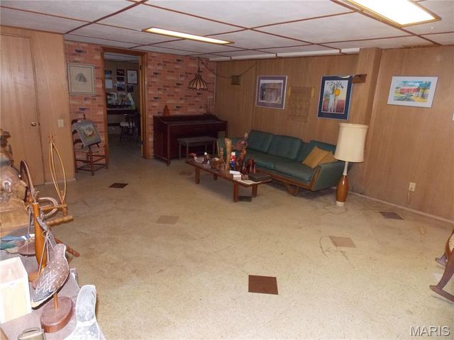 2700 Suffolk Place, Florissant, MO 63033