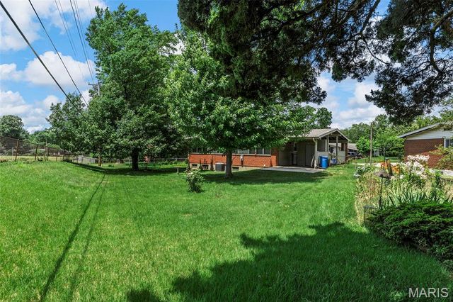 2700 Suffolk Place, Florissant, MO 63033
