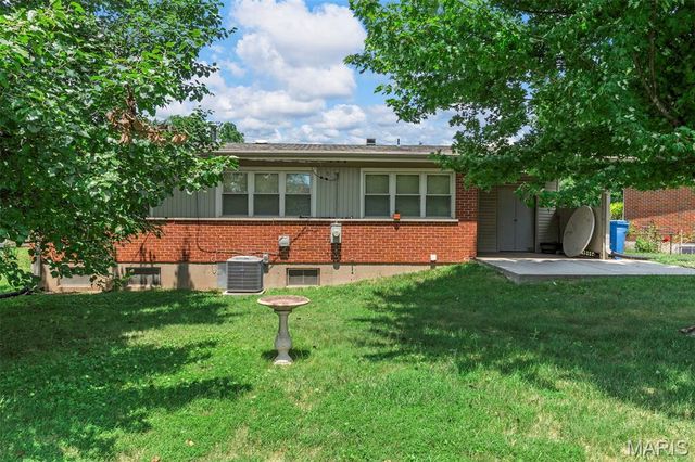 2700 Suffolk Place, Florissant, MO 63033