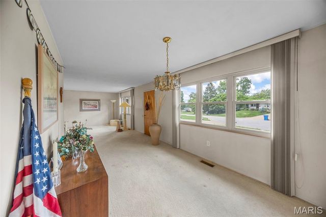 2700 Suffolk Place, Florissant, MO 63033